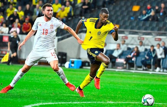 Lukaku ghi bàn sung mãn ở tuyển Bỉ, Tây Ban Nha thua ngược tại Thụy Điển ảnh 1