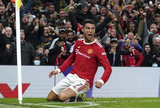 Cristiano Ronaldo ghi bàn thắng muộn để giải cứu Man.United một lần nữa.