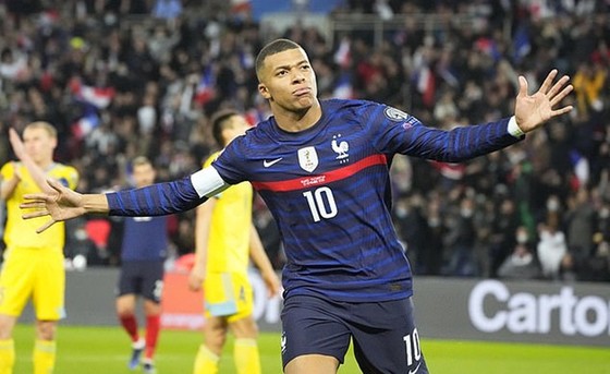 Tiền đạo Kylian Mbappe lần đầu ghi 4 bàn thắng cho tuyển Pháp.