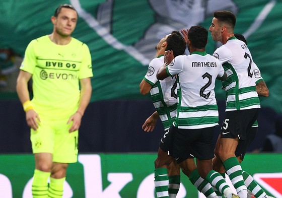 Sporting Lisbon chấm dứt hy vọng tiến vào vòng loại trực tiếp của Borussia Dortmund.