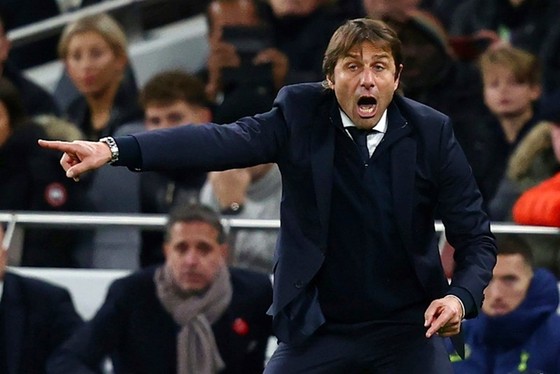HLV Antonio Conte vô cùng thất vọng về chất lượng của Tottenham. Ảnh: Getty Images