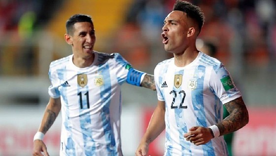 Angel Di Maria và Lautaro Martinez ghi bàn giúp Argentina giành chiến thắng.