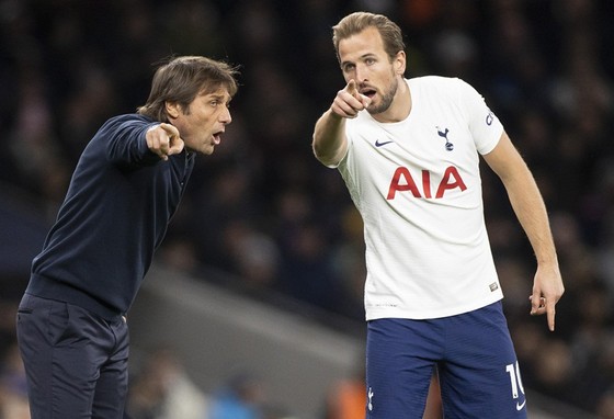 Harry Kane tin rằng cầu thủ Tottenham đang ủng hộ HLV Antonio Conte. Ảnh: Getty Images
