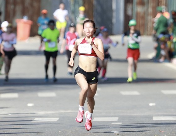 Vượt nắng gió Côn Đảo, các chân chạy chinh phục đỉnh cao marathon vô địch quốc gia ảnh 3