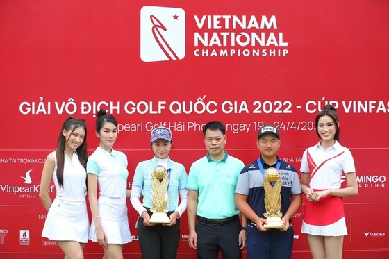 VĐV Khuê Minh, Anh Minh đoạt chức vô địch năm 2022. Ảnh: NHƯ Ý
