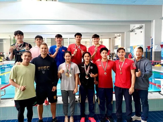 Các tuyển thủ bơi lội Việt Nam sẵn sàng cho SEA Games 31 ảnh 1