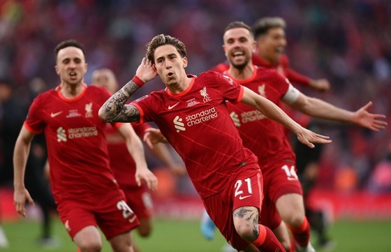 Chelsea lại gục ngã trước Liverpool trên chấm phạt đền ảnh 1