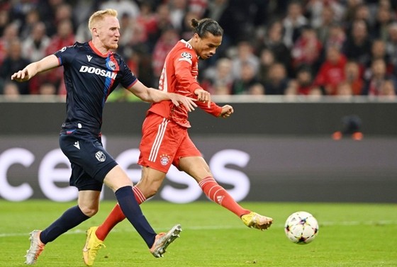 Leroy Sane lập cú đúp, Bayern Munich thiết lập kỷ lục 31 trận bất bại ở vòng bảng.