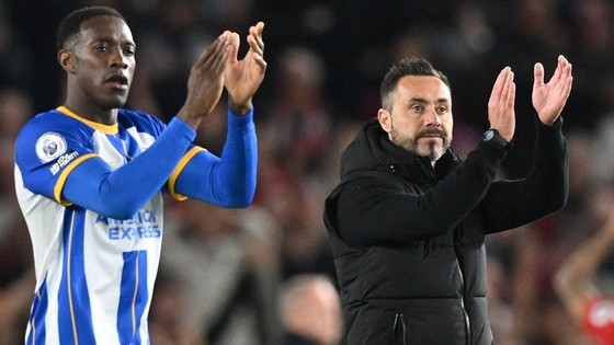 HLV Roberto De Zerbi đã bị người hâm mộ Brighton chế nhạo. Ảnh: Getty Images