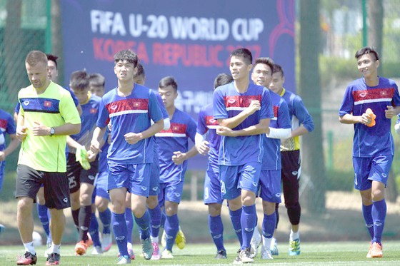 Các cầu thủ U20 Việt Nam xác định sẽ đánh bại New Zealand.