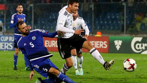 Đức (phải) không khó giành thắng lợi trước San Marino.