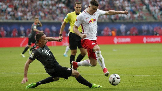  RB Leipzig (phải) đã được UEFA cho phép tham dự Champions League trong mùa tới.