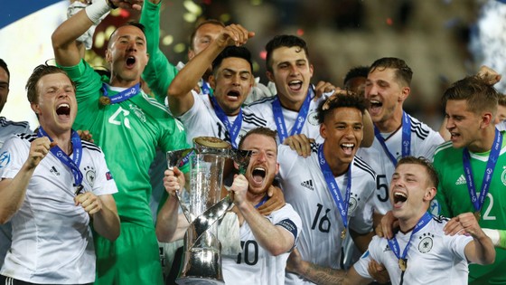 Niềm vui của U21 Đức sau khi đăng quang