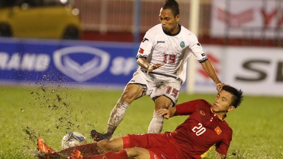 Đông Timor (trái) bước vào trận đấu với tâm lý nhẹ nhàng hơn Việt Nam.