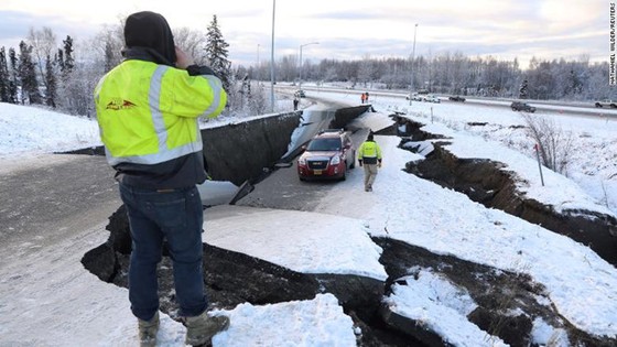 Động đất làm rung chuyển thành phố Anchorage, bang Alaska ảnh 1