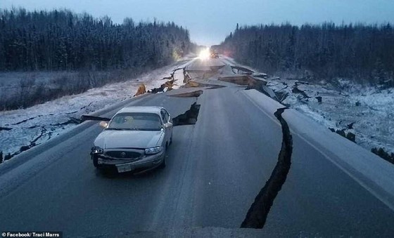 Động đất làm rung chuyển thành phố Anchorage, bang Alaska ảnh 3