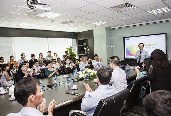 Trao tặng 83 suất học bổng Lê Mộng Đào cho con em nhân viên Tập đoàn Xây dựng Hòa Bình ảnh 1