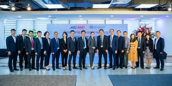 Hòa Bình và MBLand Holdings ký kết hợp đồng hợp tác chiến lược ảnh 1