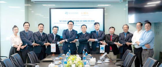 Ký kết hợp tác chiến lược với hai đối tác về vật liệu xây dựng, Tập đoàn Xây dựng Hòa Bình tăng cường nội lực phát triển ảnh 1