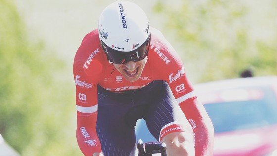 Giro d’Italia 2017: Thắng chặng cá nhân tính giờ, Dumoulin chiếm Áo hồng ảnh 1