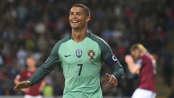 Với kiểu tóc mới, Ronaldo đang sẵn sàng cùng Bồ Đào Nha “bùng nổ” tại Confed Cup 2017