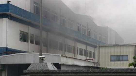 Cháy lớn tại công ty sản xuất đồ nhựa trong Khu Công nghiệp Quế Võ, Bắc Ninh  ảnh 1