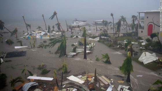 Bão Irma quét qua, các thành phố lớn bang Florida chìm trong nước biển ảnh 9