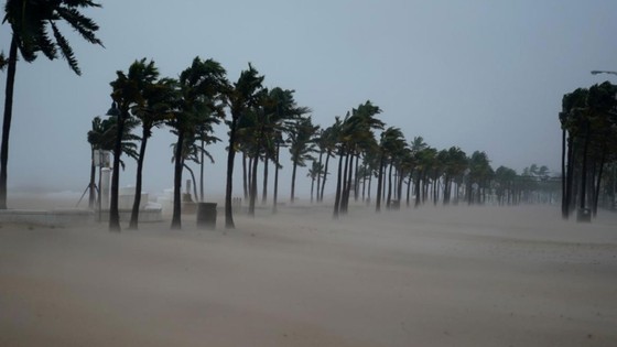 Bão Irma quét qua, các thành phố lớn bang Florida chìm trong nước biển ảnh 13