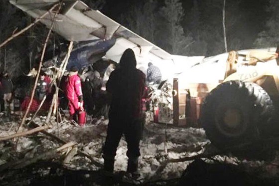 Canada: Máy bay chở 25 người rơi  khi vừa cất cánh ảnh 1
