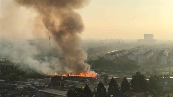 VIDEO: Hỏa hoạn thiêu rụi khu lán tạm của công nhân ảnh 1