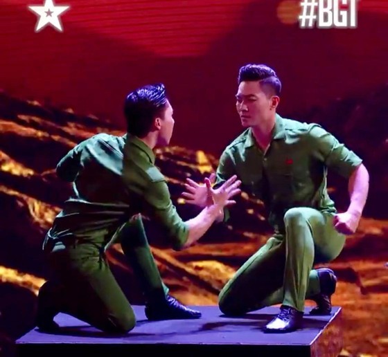 Quốc Cơ - Quốc Nghiệp làm khán giả thót tim tại chung kết Britain's Got Talent 2018 ảnh 1