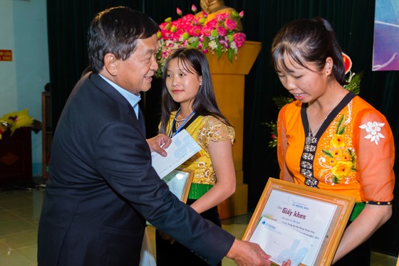  Quỹ hỗ trợ giáo dục Lê Mộng Đào trao tặng hơn 1,5 tỷ đồng học bổng ảnh 5