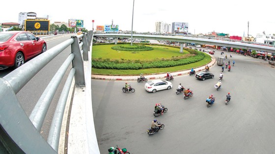 Muôn sắc bùng binh ảnh 8