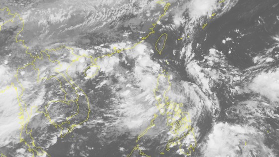 Đêm 31-8 áp thấp nhiệt đới sẽ đi vào biển Đông và có khả năng mạnh thêm ảnh 1