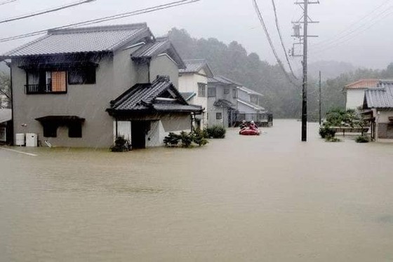 Nhật Bản tan hoang sau siêu bão Hagibis ảnh 22