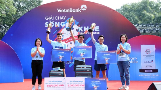 Giải chạy “Sống khỏe cùng VietinBank”: Lan tỏa và sẻ chia yêu thương ảnh 3