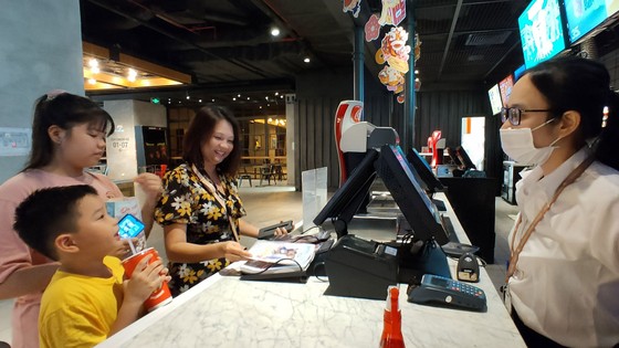 Rạp phim mở cửa trở lại: Vui nhưng cẩn trọng ảnh 1