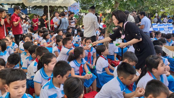 Quảng Nam, hơn 33.000 trẻ em tiếp cận chương trình sữa học đường ảnh 2