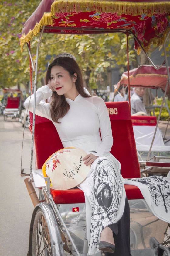Bộ ảnh của hai thí sinh Hoa hậu Việt Nam là tiếp viên hàng không  ảnh 5