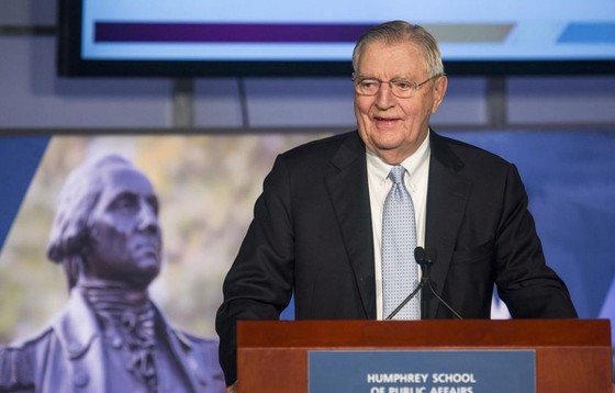 Cựu Phó Tổng thống Mỹ Walter Mondale qua đời ở tuổi 93 ảnh 1