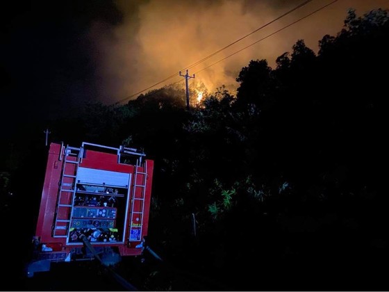 Thừa Thiên - Huế cùng lúc xảy ra nhiều vụ cháy rừng ảnh 4