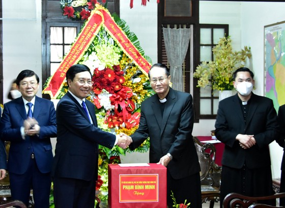 Phó Thủ tướng Thường trực Phạm Bình Minh chúc mừng Giáng sinh tại Thừa Thiên - Huế ảnh 2