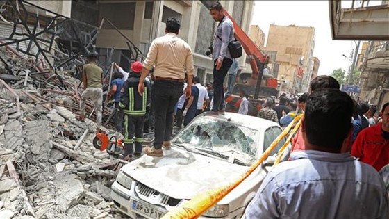 Sập tòa nhà 10 tầng tại Iran, nhiều người chết và bị mắc kẹt ảnh 2