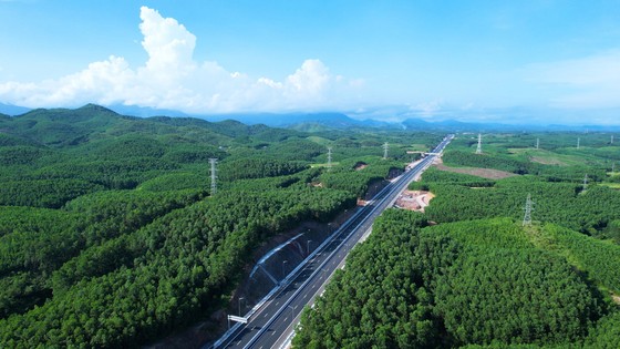 Sắp khánh thành cao tốc Vân Đồn – Móng Cái có hệ thống chiếu sáng hiện đại nhất Việt Nam ảnh 7