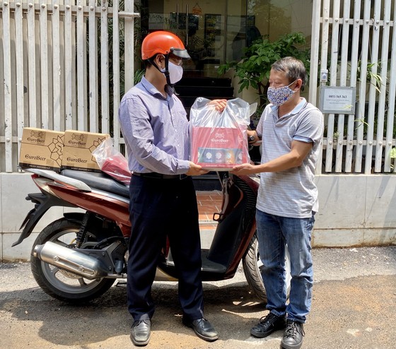 Công ty du lịch đi bán bia để sống giữa Covid-19 ảnh 1