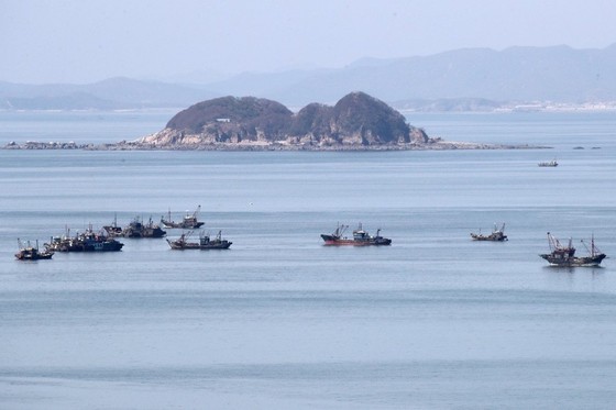 Hàn Quốc tố tàu Trung Quốc đánh bắt cạn kiệt nguồn cá - 1