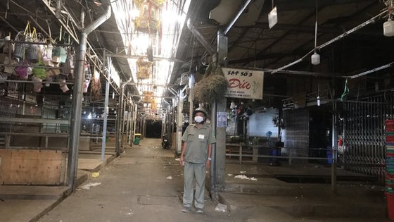 Hoa không bán được, Lâm Đồng kêu cứu, TPHCM phải mở cửa chợ Đầm Sen ảnh 1