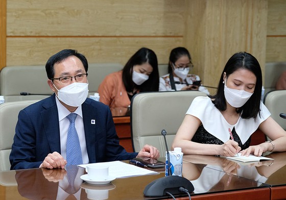 SK và Samsung muốn đầu tư thiết bị y tế, sản xuất huyết tương, vaccine Covid-19 tại Việt Nam ảnh 2
