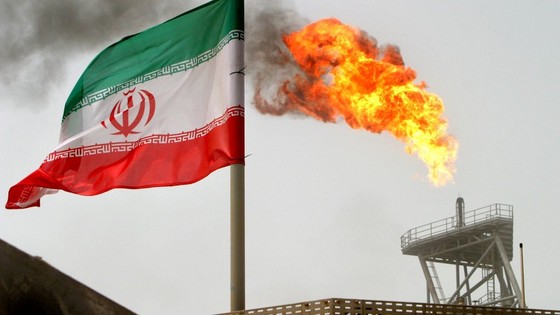 Iran 'đòi nợ' Mỹ 70 tỉ USD - ảnh 1