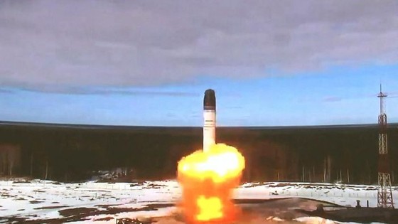 Tên lửa đạn đạo liên lục địa Sarmat được phóng trong một cuộc thử nghiệm ở sân bay vũ trụ Plesetsk, khu vực Arkhangelsk, Nga ngày 20/4/2022. Ảnh: Reuters